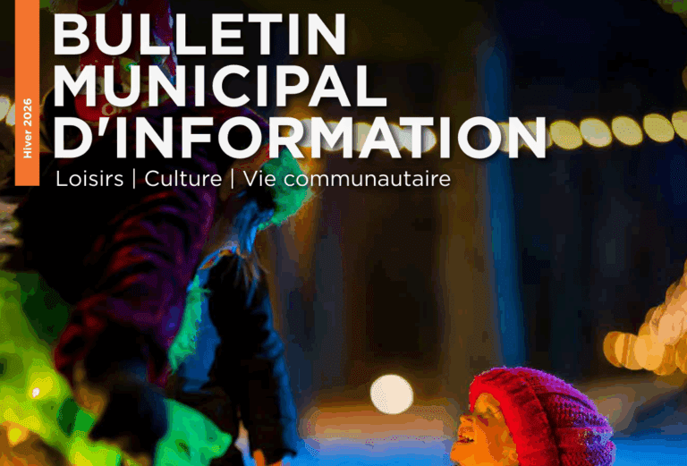 Page de couverture d’un bulletin municipal d’information intitulé « Bulletin municipal d’information – Hiver 2026 », avec les sous-titres « Loisirs | Culture | Vie communautaire ». En arrière-plan, une scène nocturne hivernale montre un adulte et un enfant souriants, vêtus de vêtements colorés, illuminés par des lumières festives.