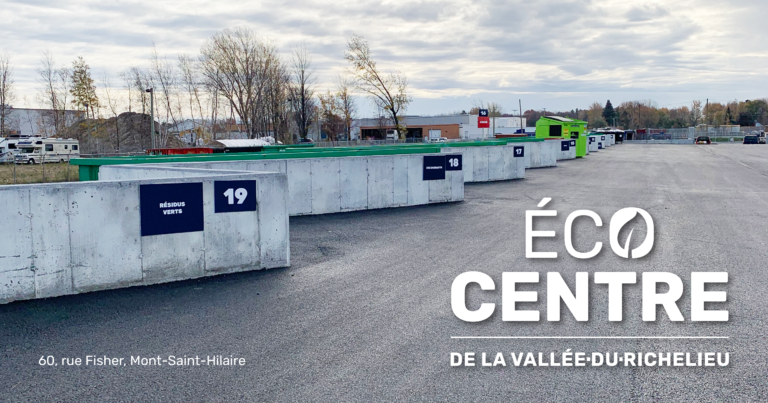 Écocentre de la Vallée-du-Richelieu à Mont-Saint-Hilaire, avec des conteneurs de tri numérotés et l’adresse 60, rue Fisher affichée.
